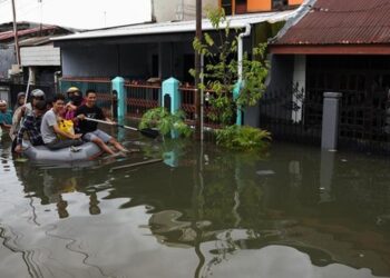 Basarnas Sebar Enam Tim Evakuasi Korban Banjir di Sulsel