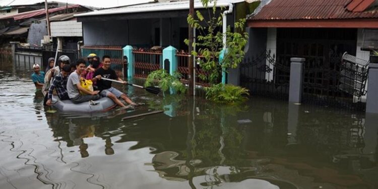 Basarnas Sebar Enam Tim Evakuasi Korban Banjir di Sulsel