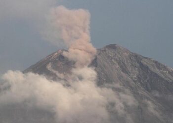 Gunung Semeru 5 Kali Erupsi Senin Pagi, Tinggi Letusan Capai 1 KM