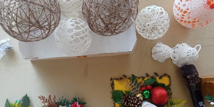 Jelang Natal Dekranasda Kabupaten Sorong Latih Buat Pernak Pernik Natal