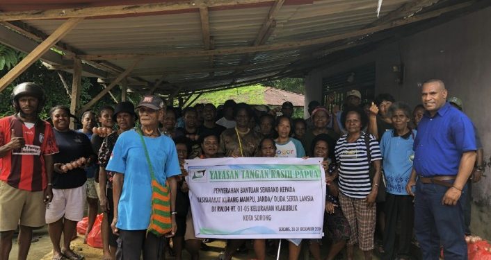 Yayasan Tangan Kasih Papua Salurkan 400 Paket Bantuan Bapok Bagi Lansia,Kaum Fakir dan Pengungsi Maybrat