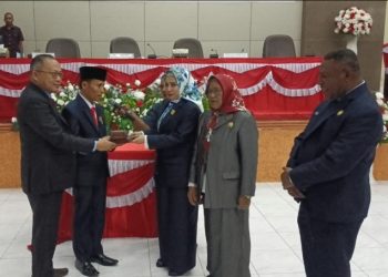 Suwarji dan Lexie Durimalang dilantik Ketua Pengadilan Negeri Sorong Duduki Kursi Wakil Ketua I dan Wakil Ketua II DPRK Sorong