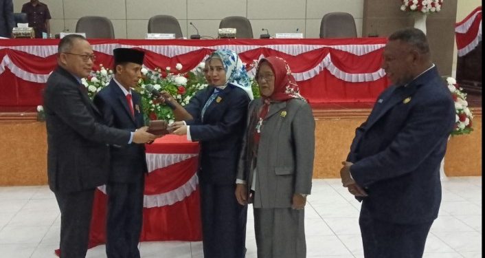 Suwarji dan Lexie Durimalang dilantik Ketua Pengadilan Negeri Sorong Duduki Kursi Wakil Ketua I dan Wakil Ketua II DPRK Sorong