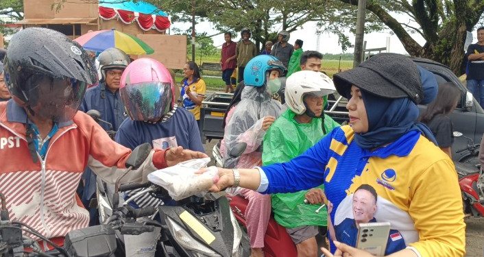 Berbagi Kebersamaan Di Bulan Suci Ramadhan Rumah Aspirasi Sahabat Rico Sia Bagikan 5.500 Takjil 
