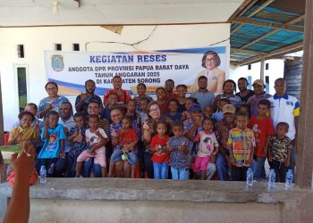 Nansy Pricillia Karundeng Serap Aspirasi Warga Saat Reses di Kelurahan Mariat Gunung, Kabupaten Sorong