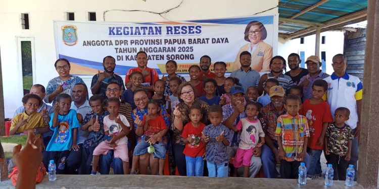 Nansy Pricillia Karundeng Serap Aspirasi Warga Saat Reses di Kelurahan Mariat Gunung, Kabupaten Sorong