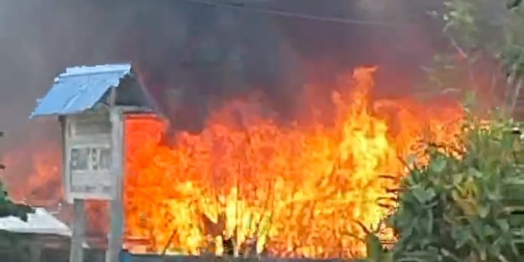 Dua Rumah Ludes Terbakar di Sorong, Balita Selamat Berkat Aksi Heroik Pengantar Galon