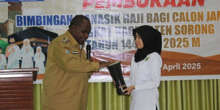 Bupati Sorong Hadiri Pembukaan Bimbingan Manasik Haji Tahun 2025: Bekal Spiritual dan Logistik Menuju Tanah Suci