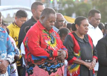 Semarak Perayaan Paskah dan Jalan Obor di Kabupaten Sorong, Gubernur Elisa Kambu Serukan Persatuan dan Damai