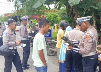 Tingkat Kecelakaan Meningkat, Polres Sorong Gelar Sweeping Kendaraan Bermotor di Tugu Pawibili