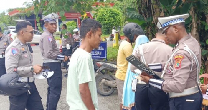 Tingkat Kecelakaan Meningkat, Polres Sorong Gelar Sweeping Kendaraan Bermotor di Tugu Pawibili