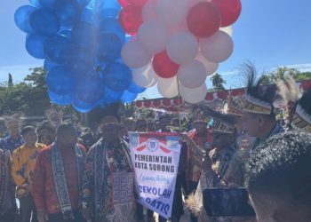 Launching Sekolah Gratis di Kota Sorong, Gubernur Elisa Kambu :Ini Komitmen Nyata Untuk Masa Depan Anak-Anak Papua Barat Daya