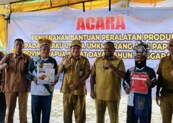 Bangkitkan Ekonomi Lokal, Pemprov Papua Barat Daya Serahkan Alat Produksi Ke UMKM OAP