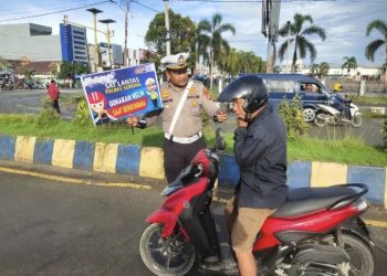 Polres Sorong Himbau Pentingnya Keselamatan Berkendara: Gunakan Helm SNI dan Patuhi Aturan Lalu Lintas