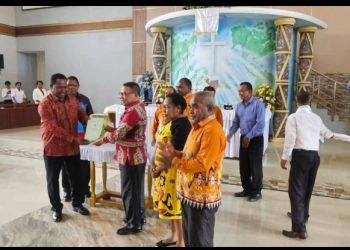 Penyerahan Sertifikat Tanah Klasis Malamoi: Bentuk Komitmen Pemkab Sorong dalam Mendukung Lembaga Keagamaan