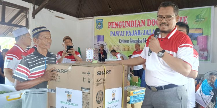 Senator Songkok Hijau Hartono Beri Apresiasi di 1 Muharam 1447 H, Parmin Terima Hadiah Kulkas