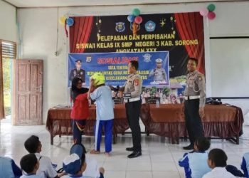 Polres Sorong Gelar Sosialisasi Tertib Lalu Lintas di SMP N 3 Mariyai: Tekan Angka Kecelakaan Anak Usia Sekolah