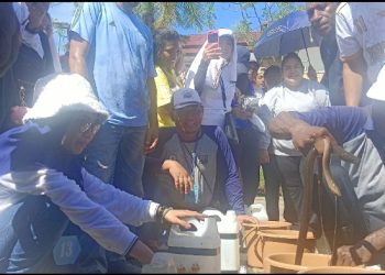 Ketua TP-PKK Kabupaten Sorong Hadiri Lomba Tangkap Belut, Warnai HUT ke-58 Kabupaten Sorong