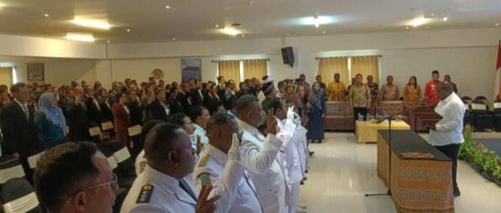 Bongkar Pasang 187 Pejabat Pemkab Sorong, Johny Kamuru Berharap Kedepankan Layanan Publik