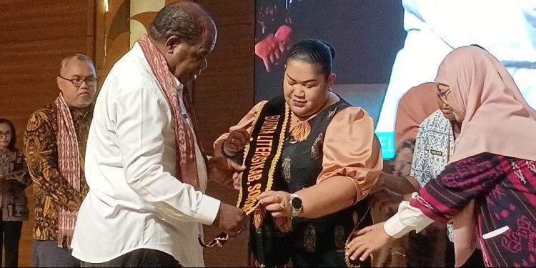 Dikukuhkan Sebagai Bunda Literasi, Junita Kamuru Usung Misi Pelestarian Bahasa Moi
