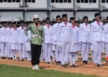 Nyaris Roboh, Aksi Sigap Sesama Paskibraka Jadi Simbol Persatuan Anak Bangsa dan Sorotan Se-Indonesia 