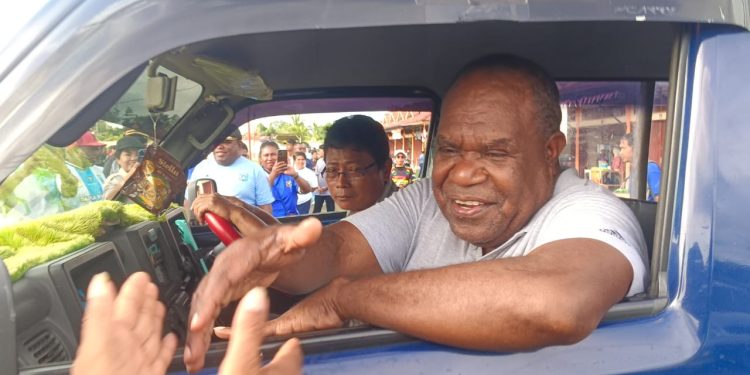 Gasss !! Trayek Baru Lingkar Aimas Resmi Beroperasi, Johny Kamuru Dorong Ekonomi Rakyat.