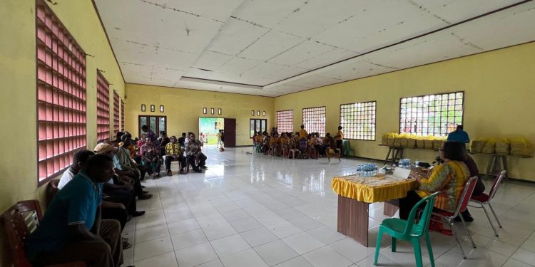 Reses Masa Sidang II, Nansy Karundeng Serap Aspirasi Warga Kampung Klawon