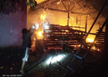 Diduga Gara-Gara Pelita,Rumah Warga di Malaumkarta Ludes Dilalap Api