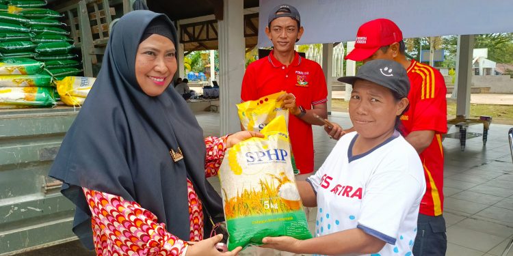 Beras Murah GPM Jadi Rebutan,Pemerintah Kabupaten Sorong Gelontorkan 8 Ton Beras