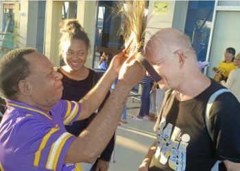 Jejak Guru Legendaris di Tanah Malamoi: Mr. Dombrowsky Kembali Disambut Hangat di Sorong