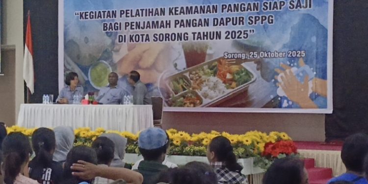 Ratusan Peserta Dari SPPG Se-Kota Sorong Ikuti Pelatihan Keamanan Pangan Siap Saji: Dinkes Kota Sorong Tekankan Pencegahan Human Error di Dapur untuk Minimalisir Keracunan