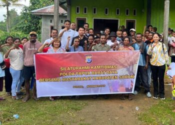 Polda Papua Barat Daya Pererat Kebersamaan Menjelang Natal Lewat Program Sambang Warga