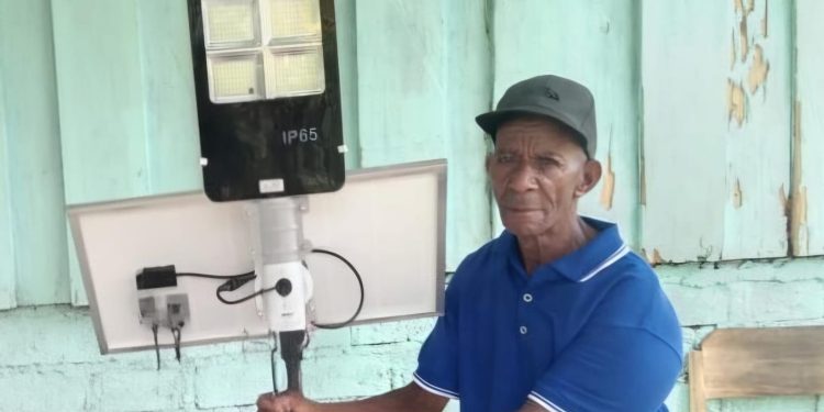 Energi Terbarukan Masuk Kampung: Solar Cell Terangi Harapan Baru Warga Klablim