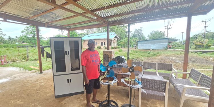 Pemerintah Pusat Serahkan Bantuan Inventaris untuk Sekretariat Kepala Suku Biak di Sorong Papua Barat Daya