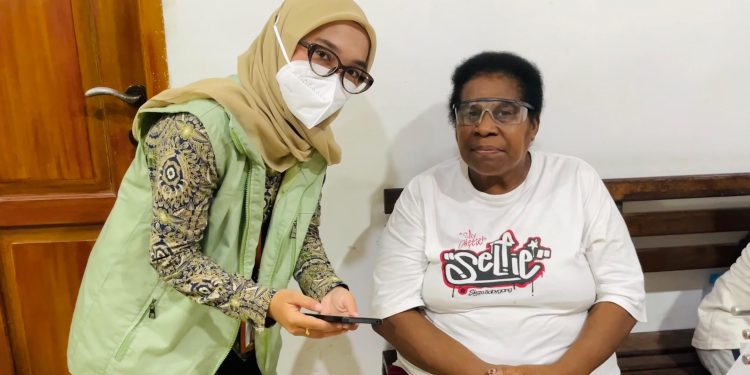 Akses Kesehatan Makin Mudah, Operasi Katarak Ibu Kristina Ditanggung JKN