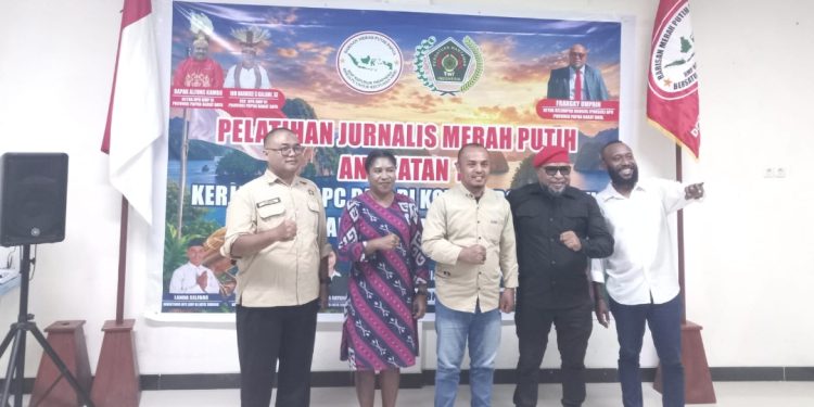 ‎Tingkatkan Kompetensi Generasi Muda, BMP RI dan PWI Papua Barat Daya Gelar Pelatihan Jurnalis Merah Putih